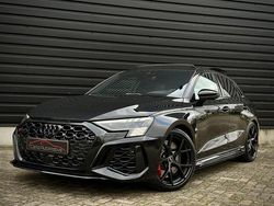 Zwart / mythoszwart metallic Gebruikt 2022 Audi RS3 Sportback Design Hatchback | € 66.950 (Eerlijke prijs)
