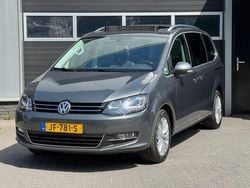 Grijs Gebruikt 2016 VW Sharan Highline MPV | € 17.995 (Goede deal)
