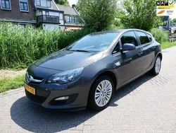Grijs Gebruikt 2013 Opel Astra Selection Hatchback | € 5.995 (Eerlijke prijs)