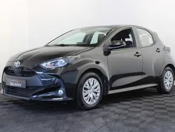 Zwart, metallic lak Gebruikt 2022 Toyota Yaris Active Hatchback | € 17.950 (Goede deal)