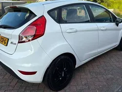 Wit Gebruikt 2015 Ford Fiesta Style Hatchback | € 1.500 (Eerlijke prijs)