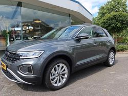 Grijs Gebruikt 2025 VW T-Roc Edition SUV | € 36.800 (Eerlijke prijs)