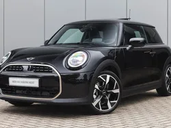 Zwart Gebruikt 2024 Mini Cooper Favoured Hatchback | € 34.450