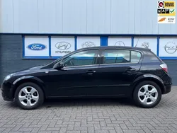 Zwart Gebruikt 2006 Opel Astra Cosmo Hatchback | € 2.495 (Eerlijke prijs)