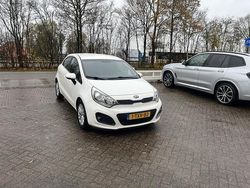 Wit Gebruikt 2014 Kia Rio FIFA World Cup Edition Hatchback | € 7.744 (Eerlijke prijs)