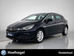 Blauw, metallic lak Gebruikt 2018 Opel Astra Edition Hatchback | € 9.400 (Goede deal)