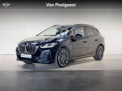 Zwart, metallic lak Gebruikt 2024 BMW 225 Active Tourer Shadowline MPV | € 41.995 (Eerlijke prijs)