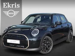 Zwart Gebruikt 2025 Mini Cooper Favoured Hatchback | € 43.236