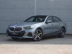 Grijs Nieuw 2025 BMW 530e Comfort Edition Sedan | € 84.743 (Eerlijke prijs)