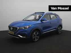 Blauw, metallic lak Gebruikt 2021 MG ZS Luxury Sedan | € 16.995 (Eerlijke prijs)