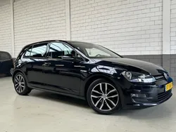 Zwart, metallic lak Gebruikt 2016 VW Golf VII Hatchback | € 10.950 (Duur)