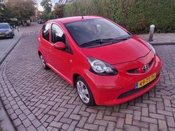Rood Gebruikt 2007 Toyota Aygo Hatchback | € 1.799 (Eerlijke prijs)
