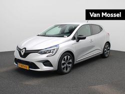 Grijs Gebruikt 2023 Renault Clio V Evolution Hatchback | € 17.435 (Eerlijke prijs)