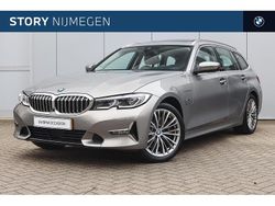 Grijs (metallic) Gebruikt 2022 BMW 330e M Sport Stationwagen | € 33.950 (Eerlijke prijs)