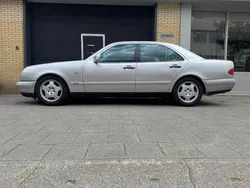Grijs Gebruikt 1999 Mercedes E240 Avantgarde Sedan | € 2.350