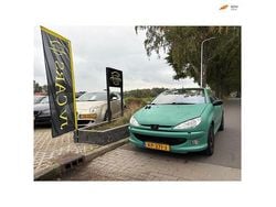 Zwart Gebruikt 2003 Peugeot 206 CC Premium Cabriolet | € 1.100 (Goede deal)