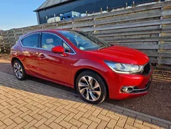Rood, metallic lak Gebruikt 2017 DS Automobiles DS4 Chic Hatchback | € 14.950 (Eerlijke prijs)