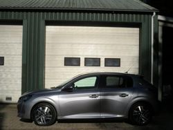 Grijs Gebruikt 2021 Peugeot 208 Allure Hatchback | € 10.950 (Goede deal)