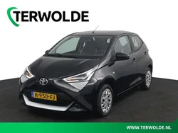 Zwart Gebruikt 2020 Toyota Aygo X-play Hatchback | € 12.445 (Eerlijke prijs)