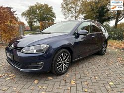 Blauw (metallic) Gebruikt 2017 VW Golf VII Allstar Stationwagen | € 14.950 (Eerlijke prijs)