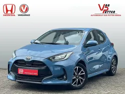 Blauw Gebruikt 2022 Toyota Yaris Hybrid Active Hatchback | € 19.950 (Eerlijke prijs)