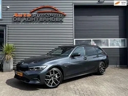 Grijs, metallic lak Gebruikt 2022 BMW 330e M Sport Stationwagen | € 33.999 (Super prijs)