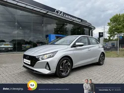 Zilver Gebruikt 2023 Hyundai i20 Comfort Hatchback | € 17.900 (Eerlijke prijs)