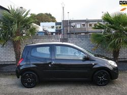 Zwart (metallic) Gebruikt 2008 Renault Twingo Authentique Hatchback | € 1.999 (Eerlijke prijs)