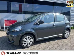 Grijs Gebruikt 2012 Toyota Aygo Comfort Hatchback | € 4.450 (Eerlijke prijs)