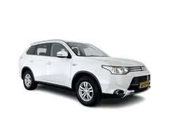 Wit Gebruikt 2015 Mitsubishi Outlander P-HEV Comfort Edition Stationwagen | € 10.445 (Eerlijke prijs)