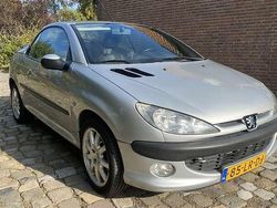 Grijs Gebruikt 2003 Peugeot 206 CC Premium Cabriolet | € 1.475 (Eerlijke prijs)