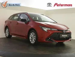 Rood Nieuw 2025 Toyota Corolla Hybrid Active Stationwagen | € 34.899 (Duur)