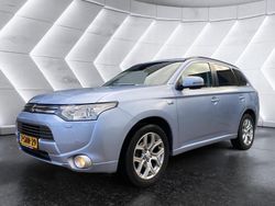 Blauw (metallic) Gebruikt 2013 Mitsubishi Outlander P-HEV Instyle SUV | € 11.940 (Eerlijke prijs)