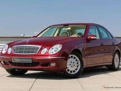 Rood, metallic lak Gebruikt 2004 Mercedes E320 Elegance Sedan | € 16.950