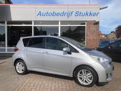 Grijs Gebruikt 2014 Toyota Verso-S MPV | € 10.950 (Eerlijke prijs)