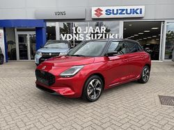 Rood Nieuw 2025 Suzuki Swift Style Hatchback | € 27.188 (Duur)