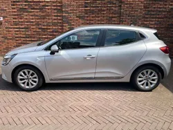 Grijs Gebruikt 2021 Renault Clio V Intens Hatchback | € 15.950 (Eerlijke prijs)