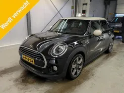 Zwart Gebruikt 2019 Mini Cooper Hatchback | € 18.995 (Eerlijke prijs)