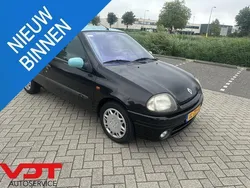 Zwart Gebruikt 1999 Renault Clio II Hatchback | € 750