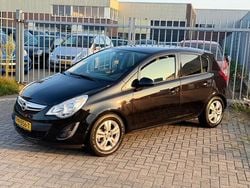 Zwart Gebruikt 2011 Opel Corsa Selection Hatchback | € 4.490 (Iets duurder)
