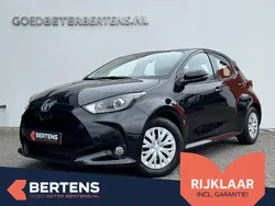 Zwart Gebruikt 2024 Toyota Yaris Hybrid Active Hatchback | € 22.895 (Eerlijke prijs)