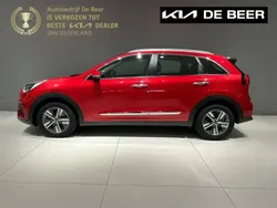 Runway red (rood metallic) Gebruikt 2021 Kia Niro SUV | € 24.995 (Super prijs)