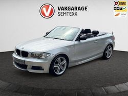 Grijs, metallic lak Gebruikt 2013 BMW 118 Cabriolet Exclusive Cabriolet | € 11.950 (Eerlijke prijs)