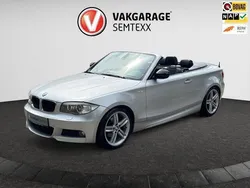 Grijs, metallic lak Gebruikt 2013 BMW 118 Cabriolet Exclusive Cabriolet | € 12.950 (Eerlijke prijs)
