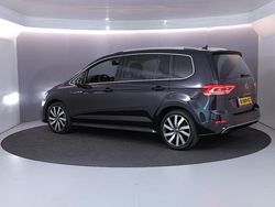 Zwart Gebruikt 2022 VW Touran Highline MPV | € 32.849 (Eerlijke prijs)