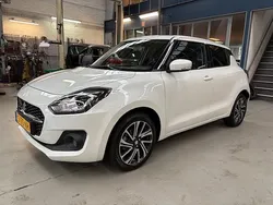 Wit Gebruikt 2023 Suzuki Swift Style Hatchback | € 17.850 (Eerlijke prijs)