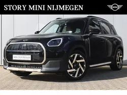 Midnight black ii (donker zwart metallic) Gebruikt 2024 Mini Countryman Favoured SUV | € 44.950