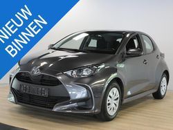 , metallic lak Gebruikt 2021 Toyota Yaris Active Hatchback | € 15.950 (Eerlijke prijs)