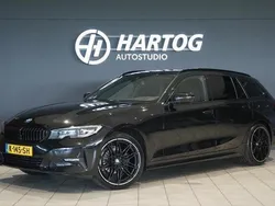 Zwart Gebruikt 2021 BMW 318 Executive Stationwagen | € 27.700 (Eerlijke prijs)