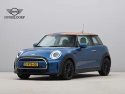 Blauw Gebruikt 2023 Mini ONE Business Hatchback | € 31.684